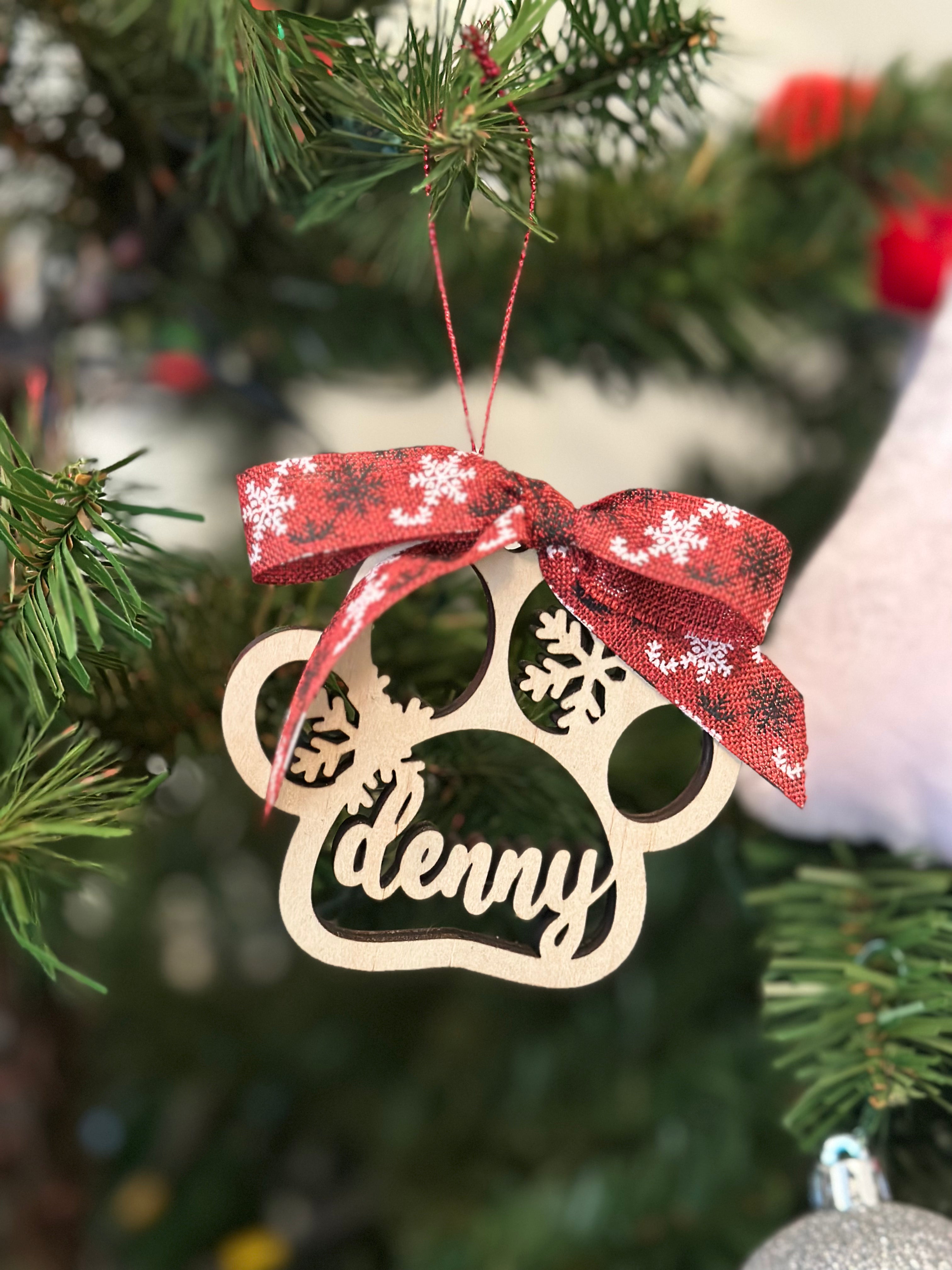 Personalized Wooden Paw Print Christmas Ornament – Custom Pet Name Holiday Decoration