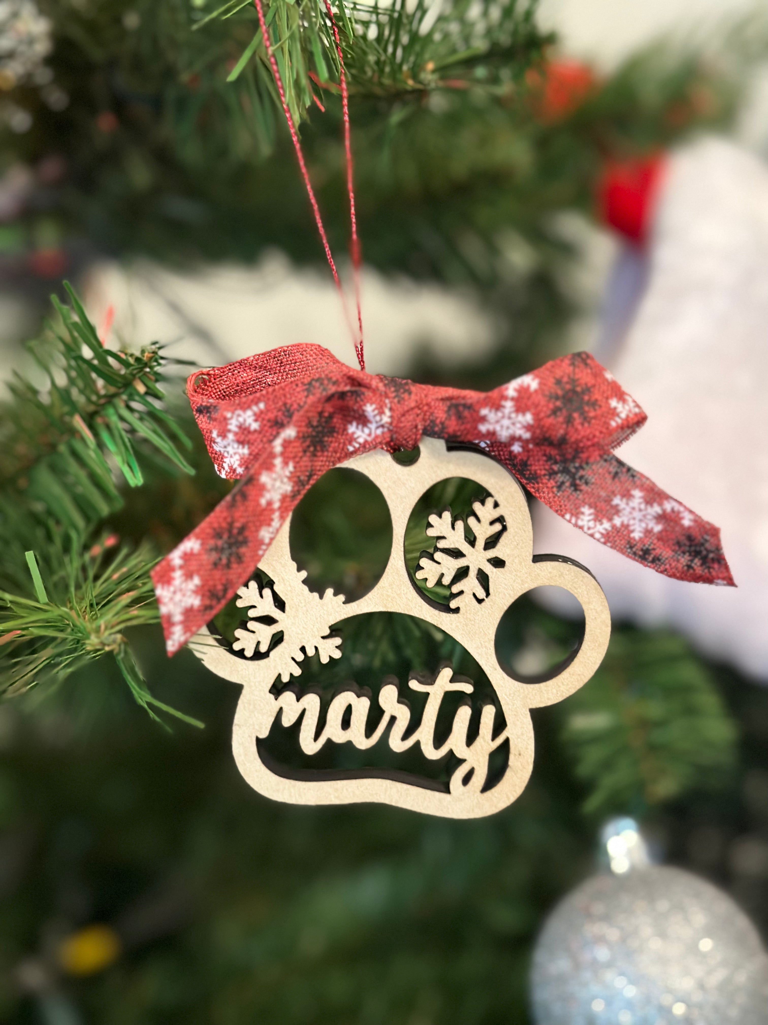 Personalized Wooden Paw Print Christmas Ornament – Custom Pet Name Holiday Decoration